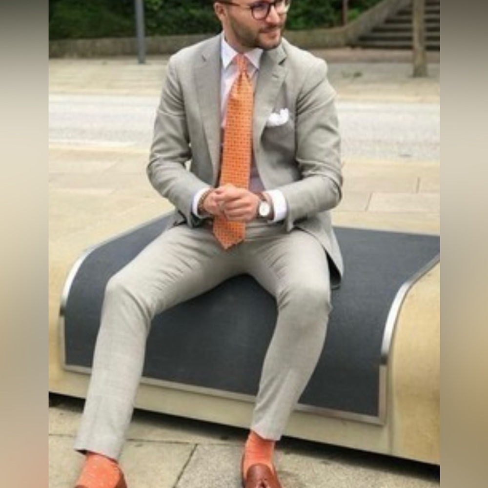 NWOT Vintage Carnaval de Paris Stacked Paisley Tie in Cream, Grey, & Orange. - Picture 9 of 12